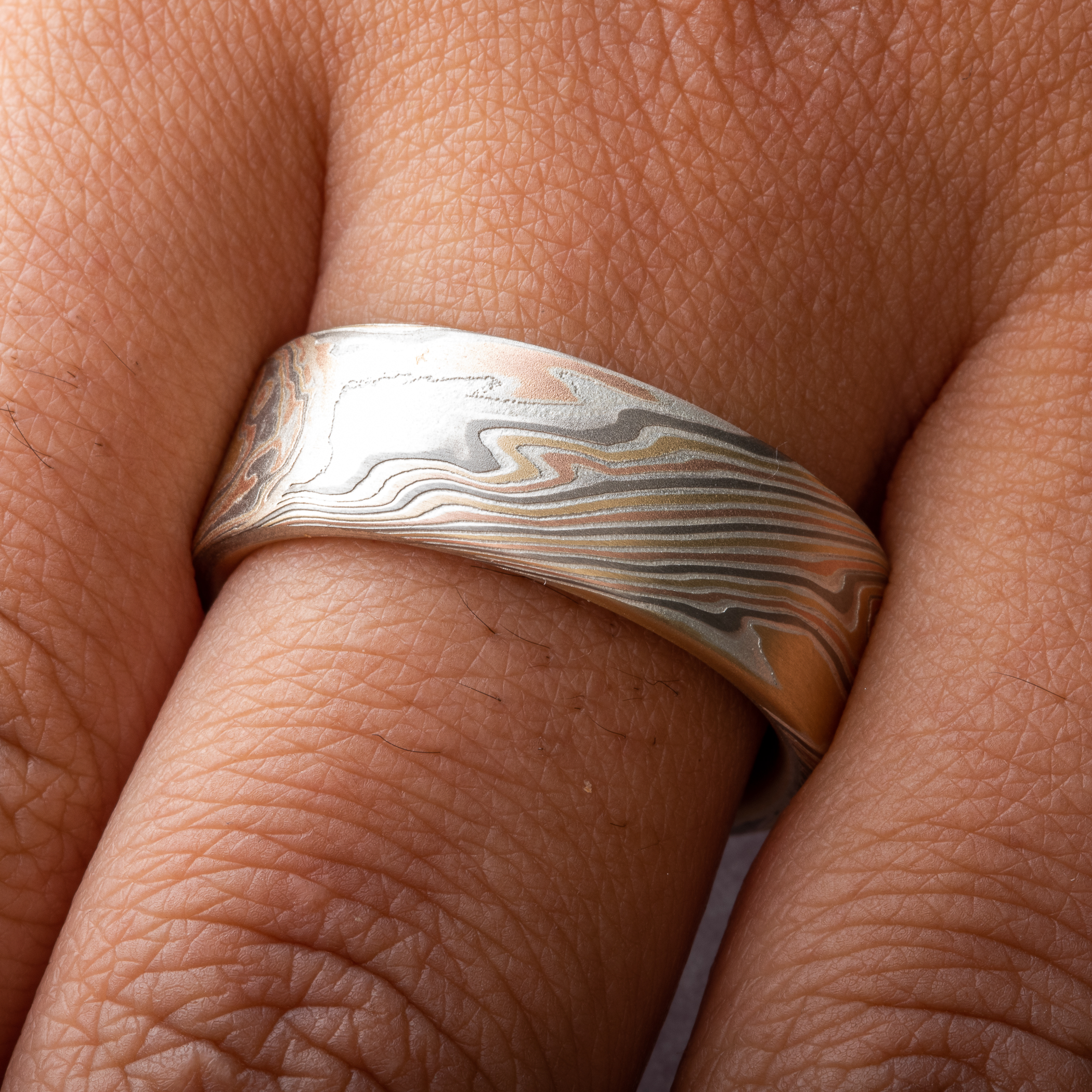 Sophisticated Mokume Band Twist Pattern - Image 5